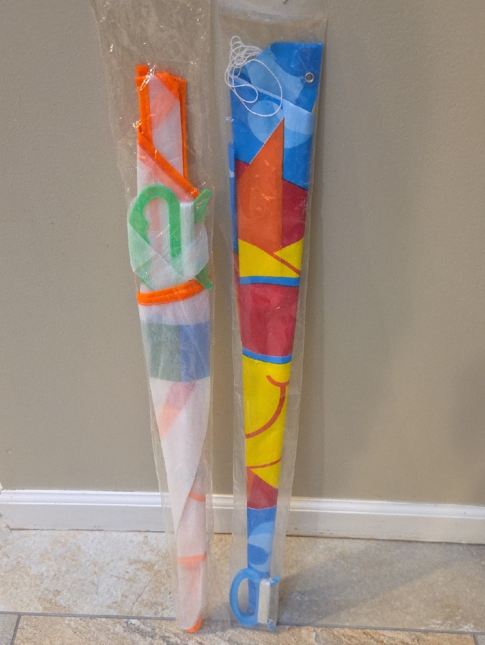 2 Large Kites